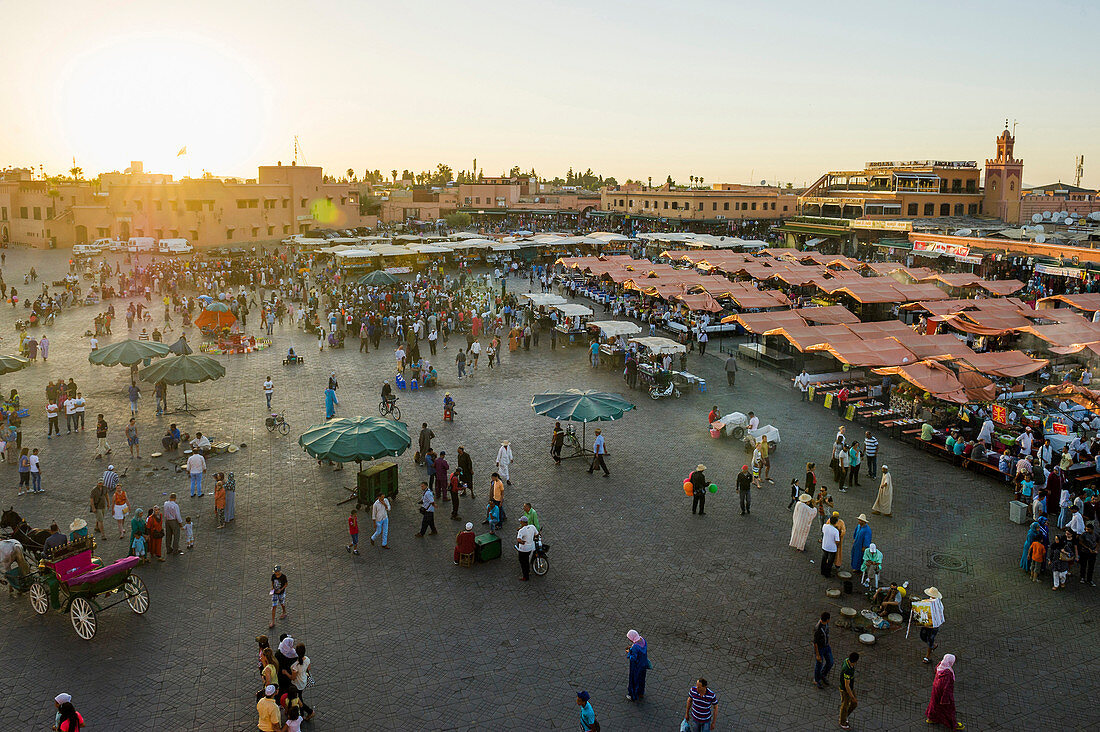 Gauklerplatz am Abend, Djemaa el Fna, UNESCO Weltkulturerbe, Marrakesch, Marokko