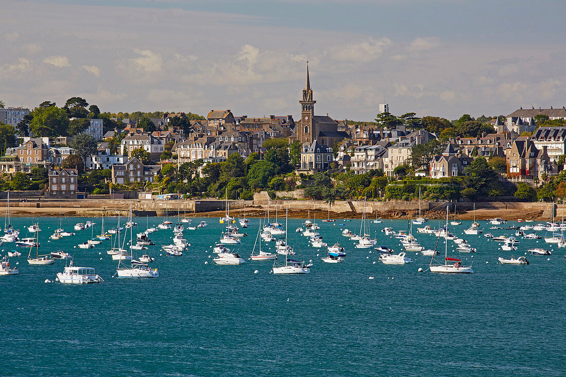 View from Saint-Malo at Dinard, Departement Ille-et-Vilaine, Brittany, France, Europe