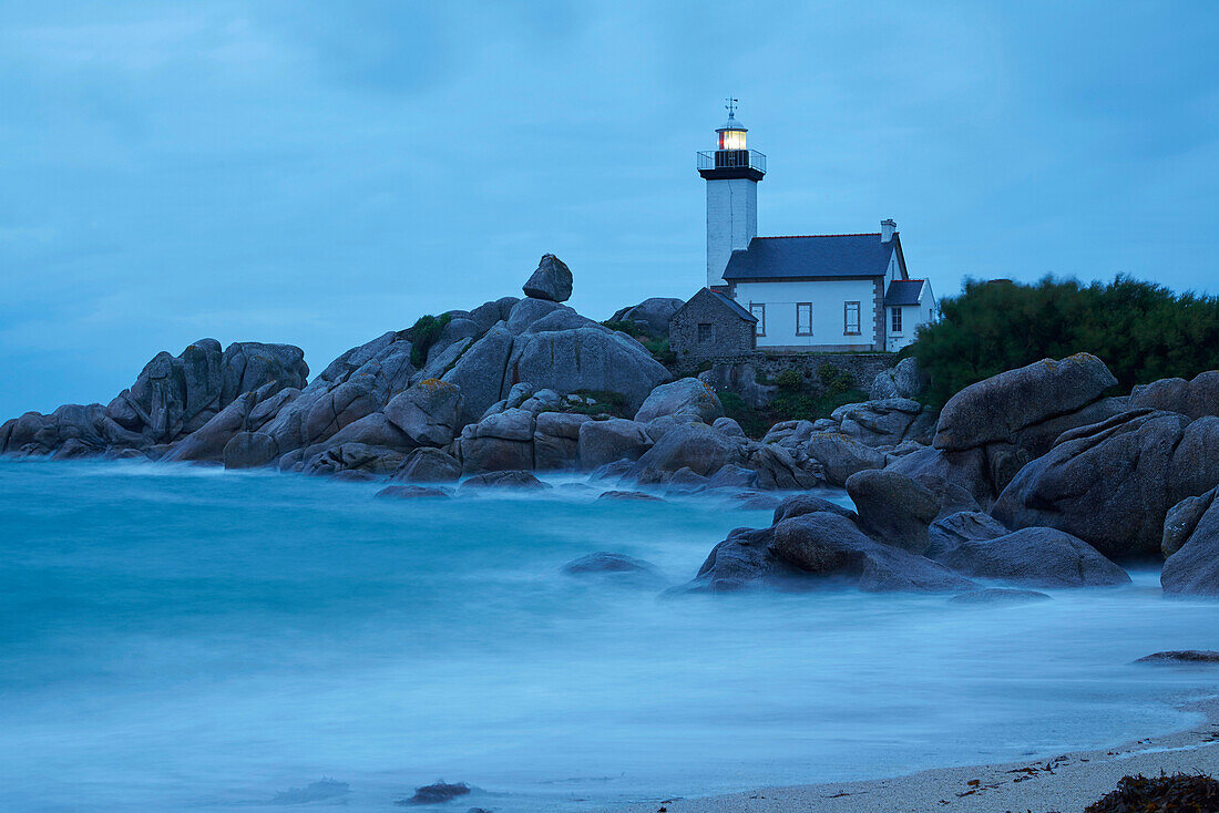 Beacon light at the, Pointe de Pontusval, Brignogan-Plages, Atlantic  Ocean, Dept. Finistère, Brittany, France, Europe