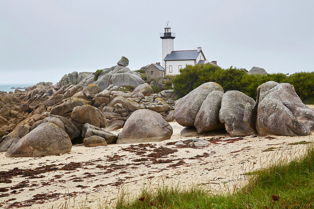 Leuchtfeuer an der, Pointe de Pontusval, Brignogan-Plages, Atlantik, Dept. Finistère, Bretagne, Frankreich, Europa