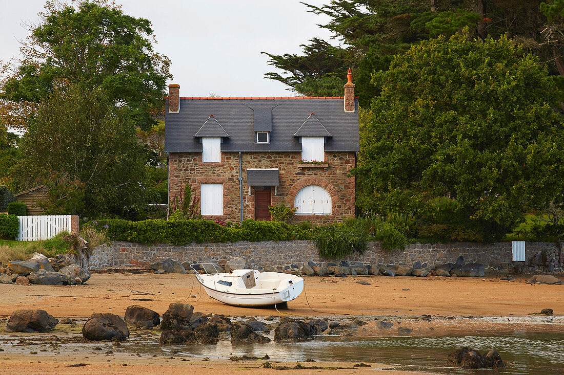 At the, Côte de Granit Roseat Trégastel - Ploumanac'h, Atlantic  Ocean, Dept. Côtes-d'Armor, Brittany, France, Europe