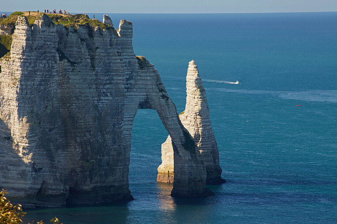 Steep coast at Étretat and the, Falaise d' Aval, Dept. Seine-Maritime, Normande, France, Europe