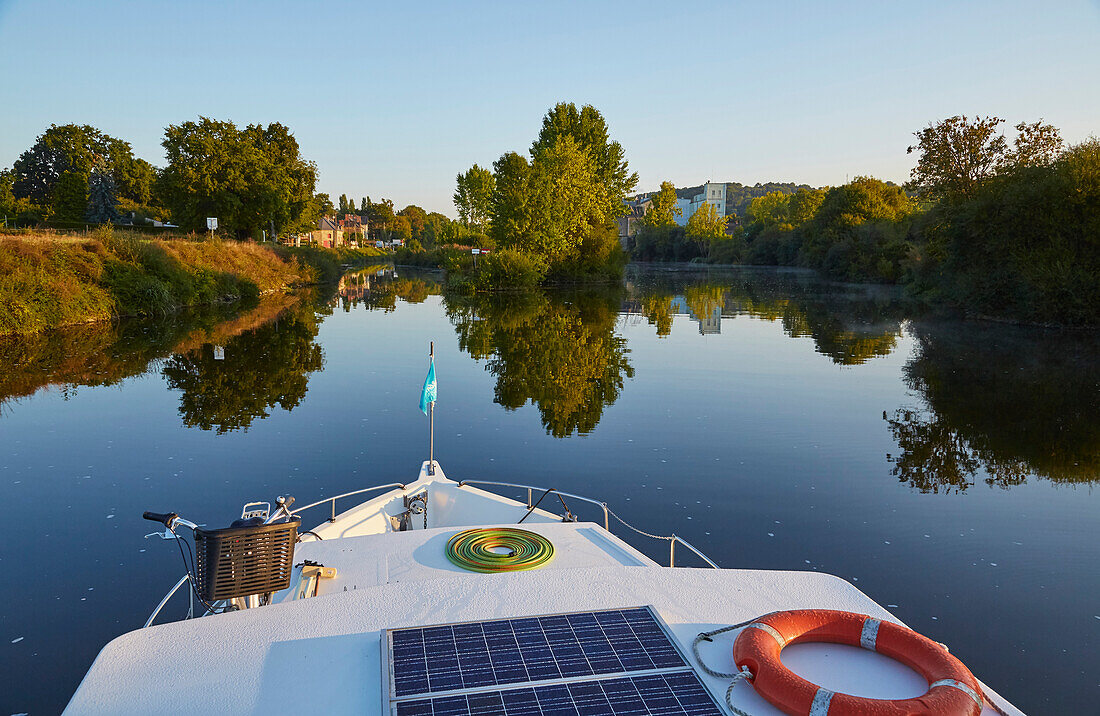 Morning on the river, La Vilainenear lock No11, Macaire, Houseboat, Departement Ille-et-Vilaine, Brittany, France, Europe