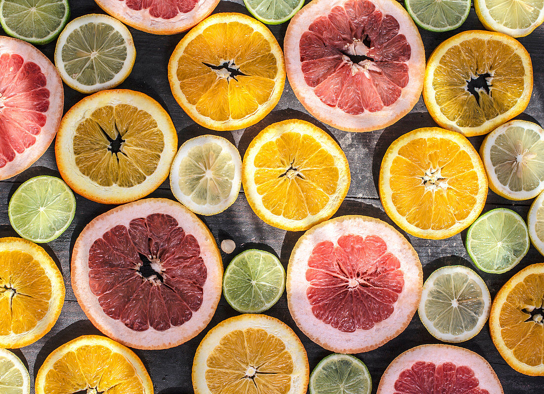 Variety of citrus fruit slices