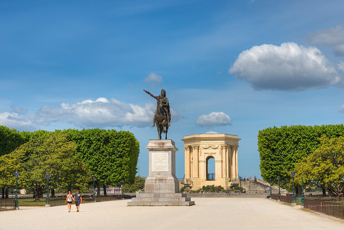 Statue of Louis XIV, Promenade du Peyrou, water tower Chateau d'Eau, Montpellier, Herault, Longuedoc-Roussillon, France