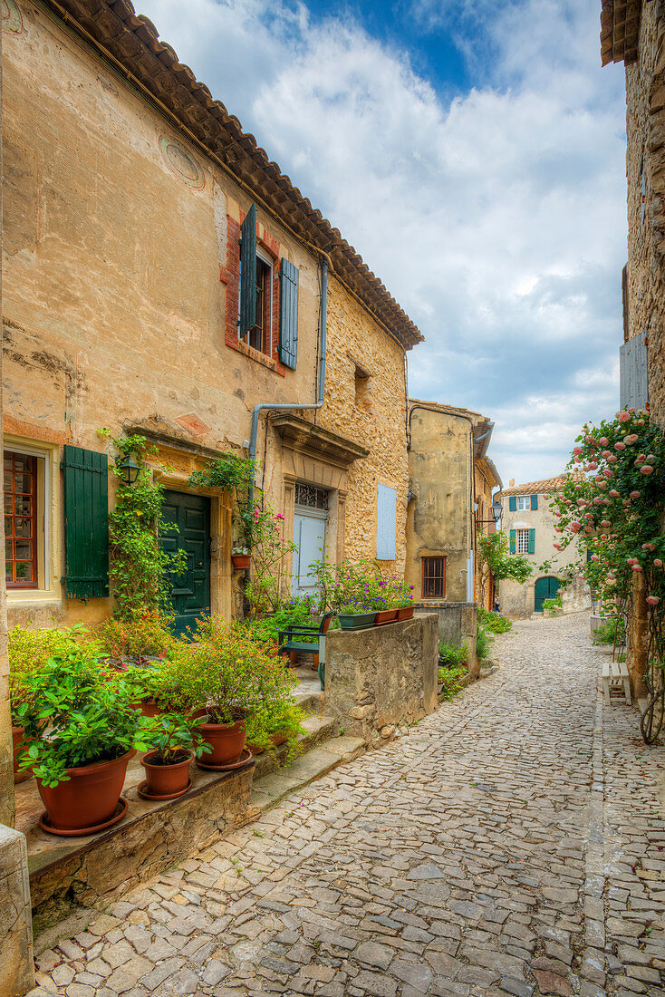 Old town, Vaison-la-Romaine, Vaucluse, Provence-Alpes-Cotes d'Azur, France