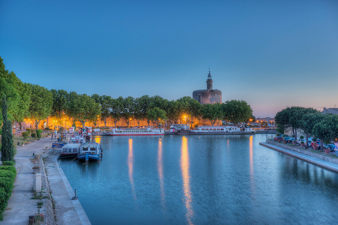 Harbour, city wall, Tour de Constance, Aigues-Mortes, Gard, Languedoc-Roussillon, France