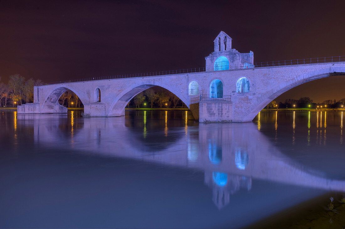 Brücke St. Benezet über die Rhone und Papstpalast, Avignon, Provence-Alpes-Côte d'Azur, Frankreich