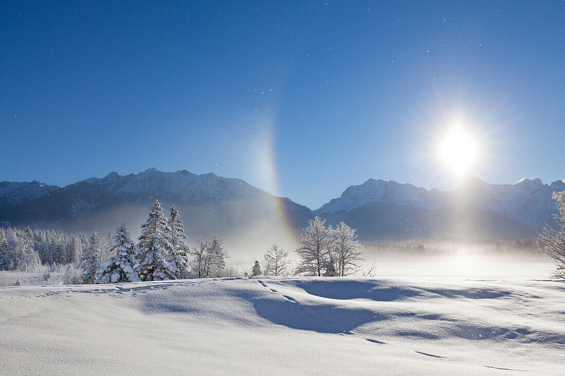 Halo (rainbow effect produced by frost mist in the air), winter landscape at Barmsee, view to Soiern range and Karwendel range, Bavaria, Germany