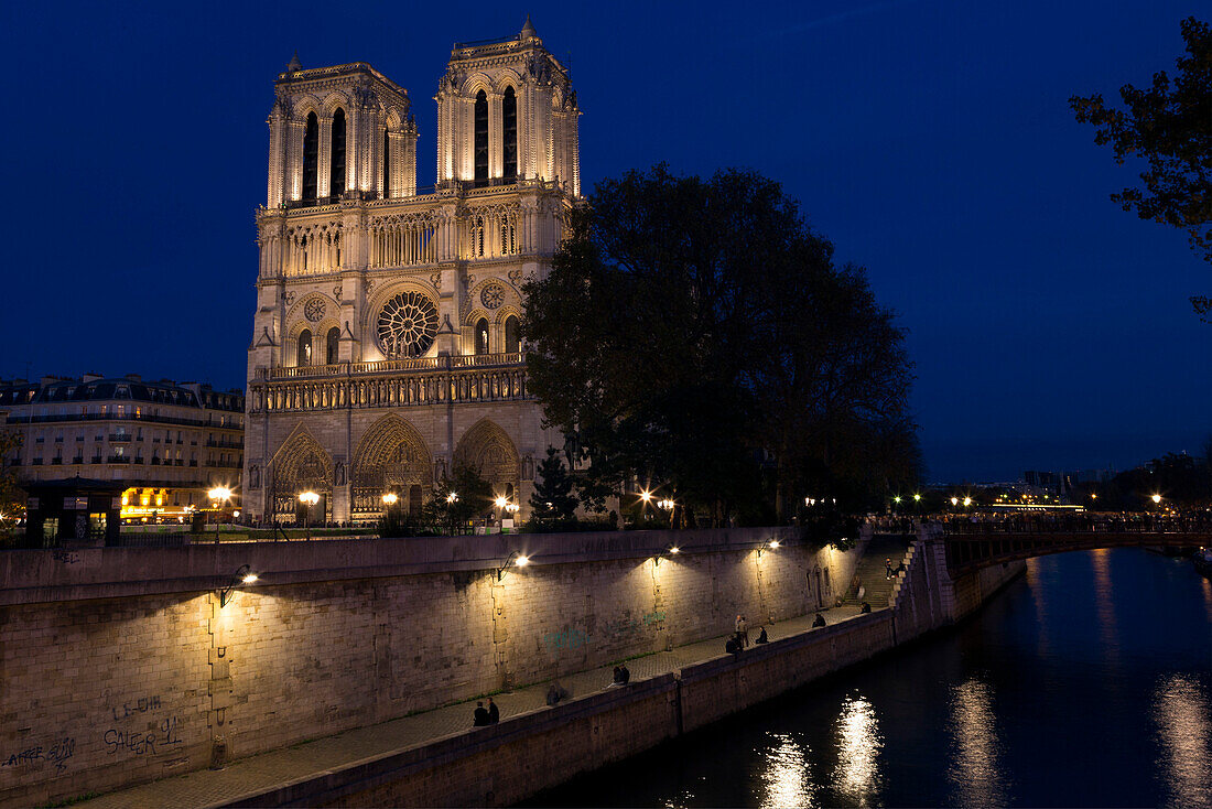 Notre Dame Cathedral and River Seine at night, Paris, France, Europe