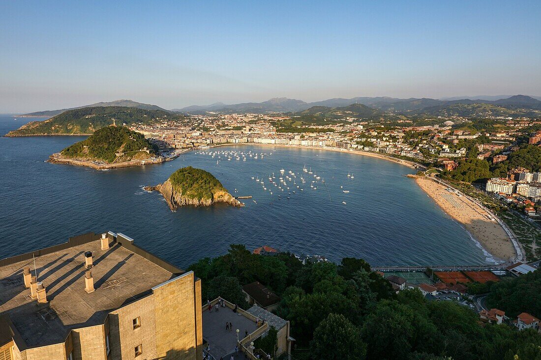 La Concha Bucht. Monte Igeldo. Donostia. San Sebastian. Gipuzkoa. Baskenland. Spanien.