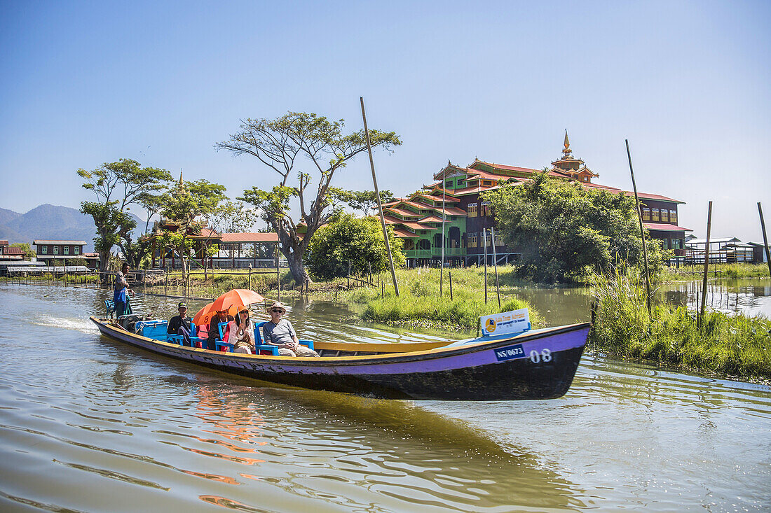 Myanmar , Inle lake.