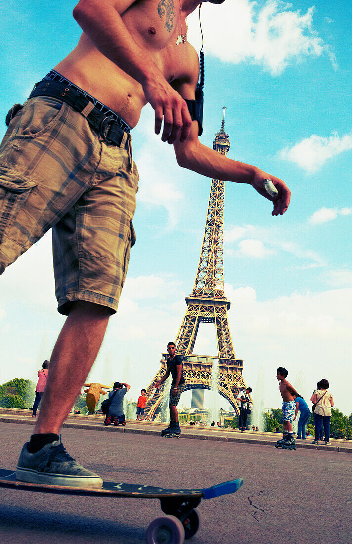 Jardins de Trocadero. Eiffel tower. Paris. France.