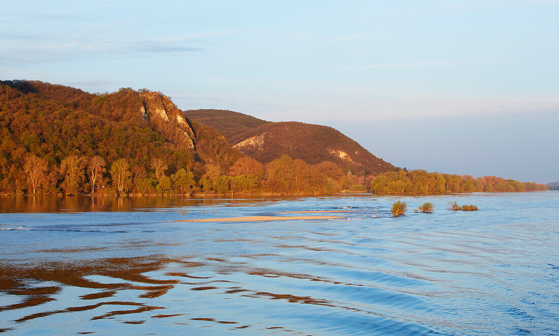 Landschaft zwischen Esztergom und Szob , Donau , Ungarn , Europa