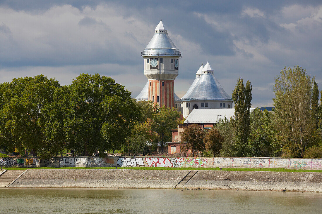 Blick auf Gaswerk von der Insel Óbudai aus , Budapest , Donau , Ungarn , Europa