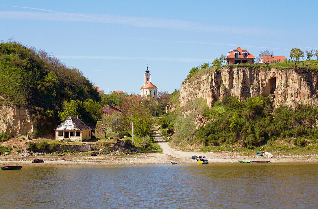 Das Dorf Surduk an der Donau (km 1207) , Serbien , Europa