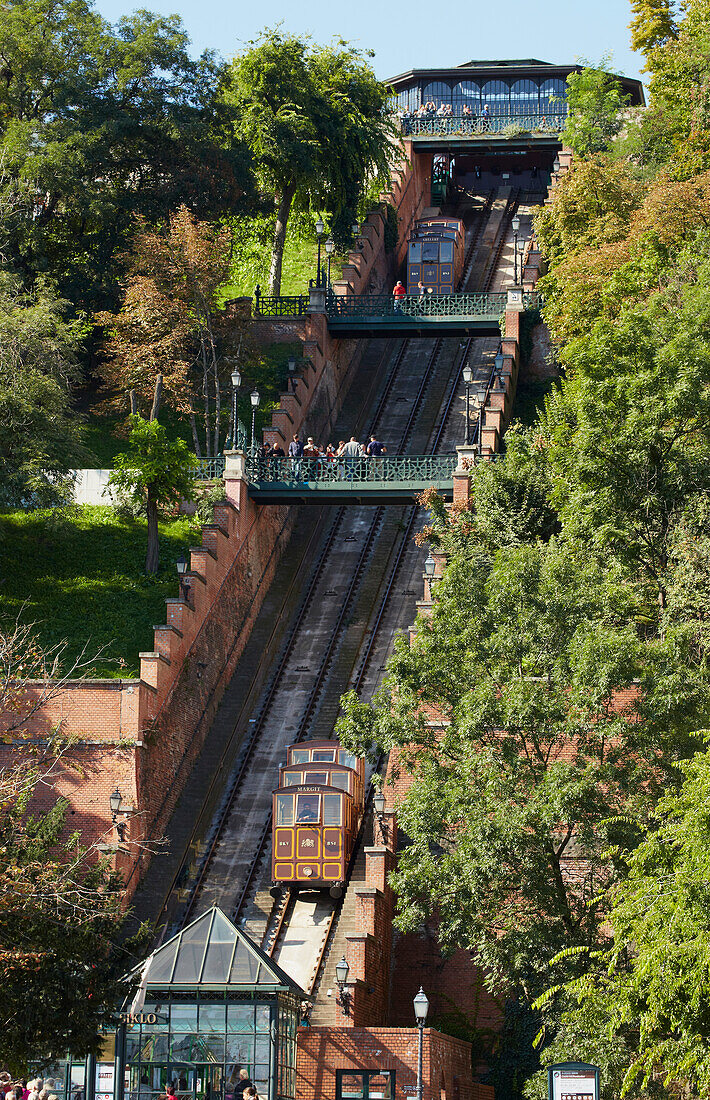 Zahnradbahn hoch ins Burgviertel in Buda , Budapest , Donau , Ungarn , Europa