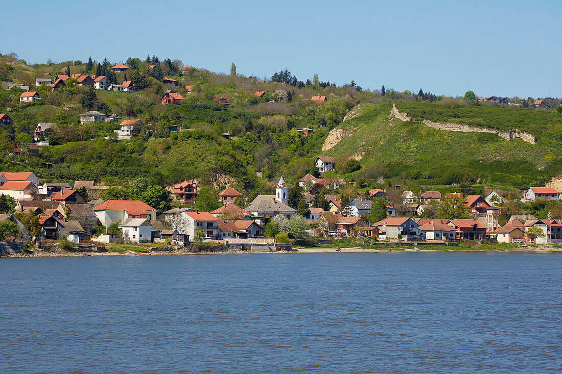Blick auf Stari Slankamen , Donau (km 1215), Serbien , Europa