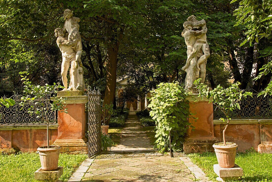 Statues,Garden, Palazzo Soranzo Capello, Venice, Venetia, Italy.