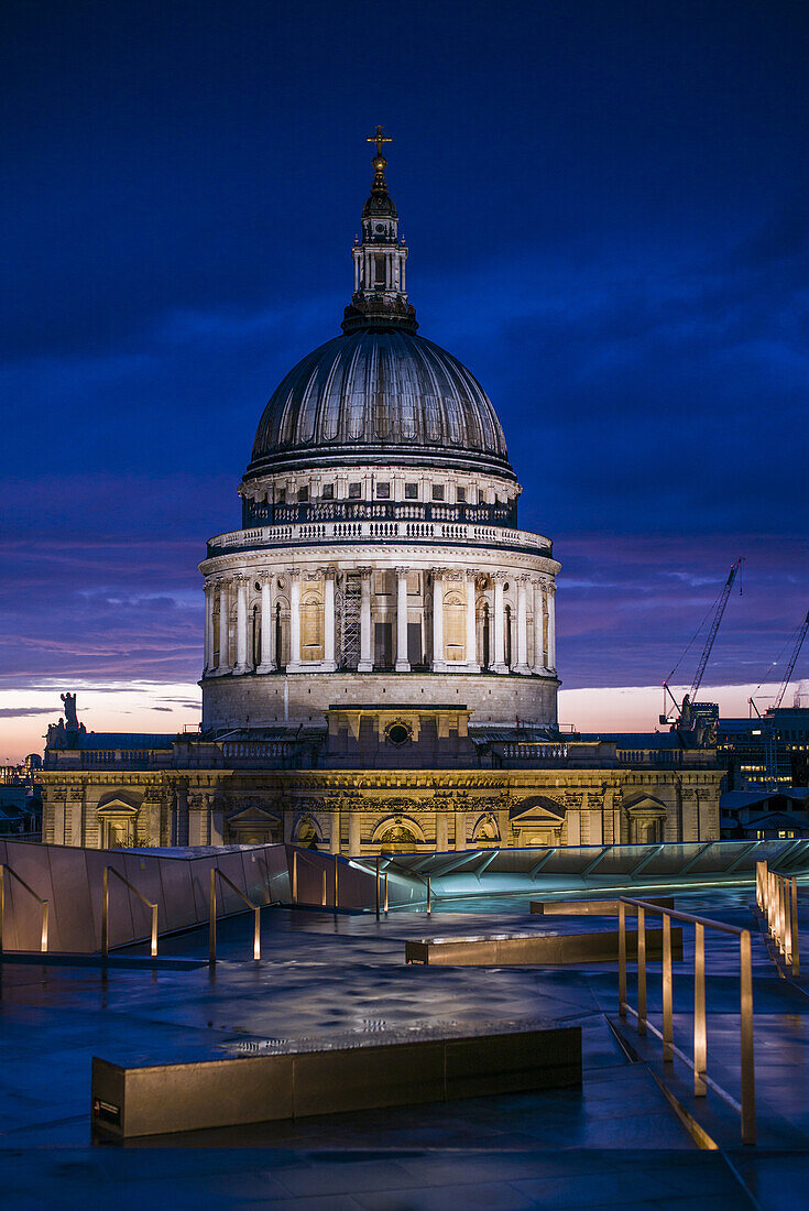 England, London, The City, St. Paul´s Cathedral from One New Change, dusk.