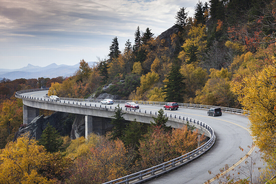 USA, North Carolina, Linville, Linn Cove Viaduct that goes around Grandfather Mountain on the Blue Ridge Parkway, autumn.