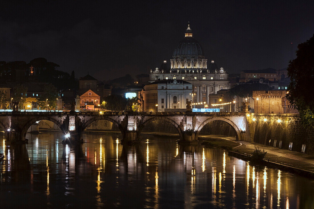 St. Peters Basilica, Rome, Lazio, Italy.