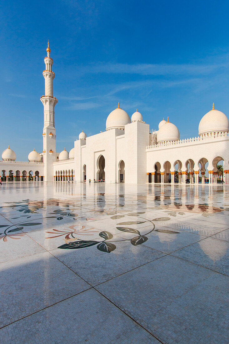 Sheikh Zayed mosque in Abu-Dhabi, United Arab Emirates