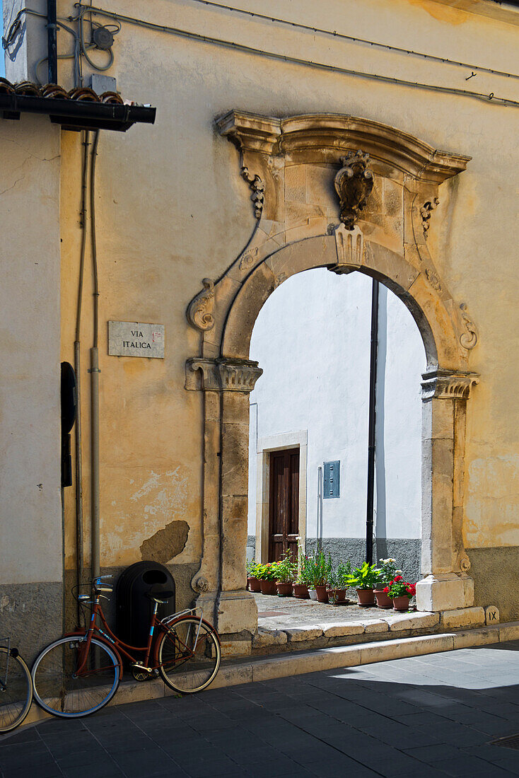 Entrance to a atrium in the village of Corfino