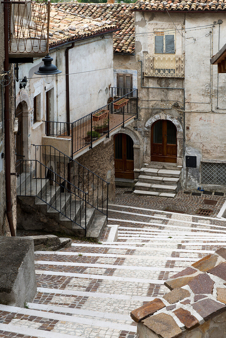 The narrow alleyways in the village of Castel del Monte