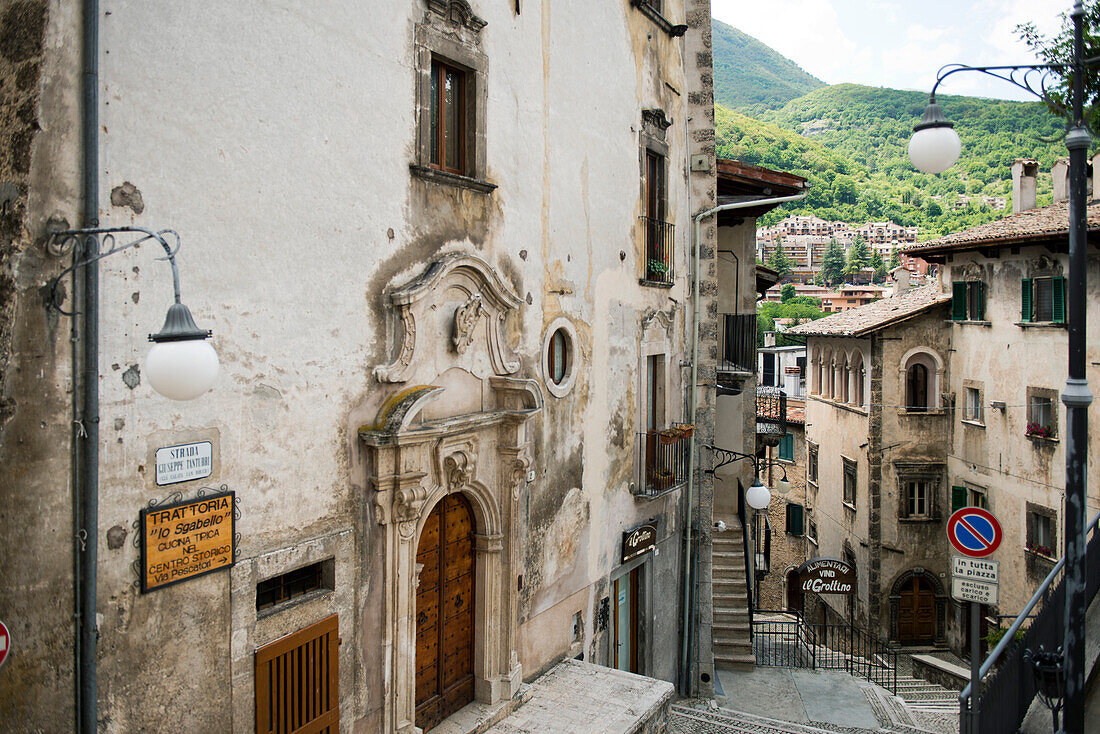 Das alte Bergdorf Scanno am Rande des Abruzzen Nationalpark