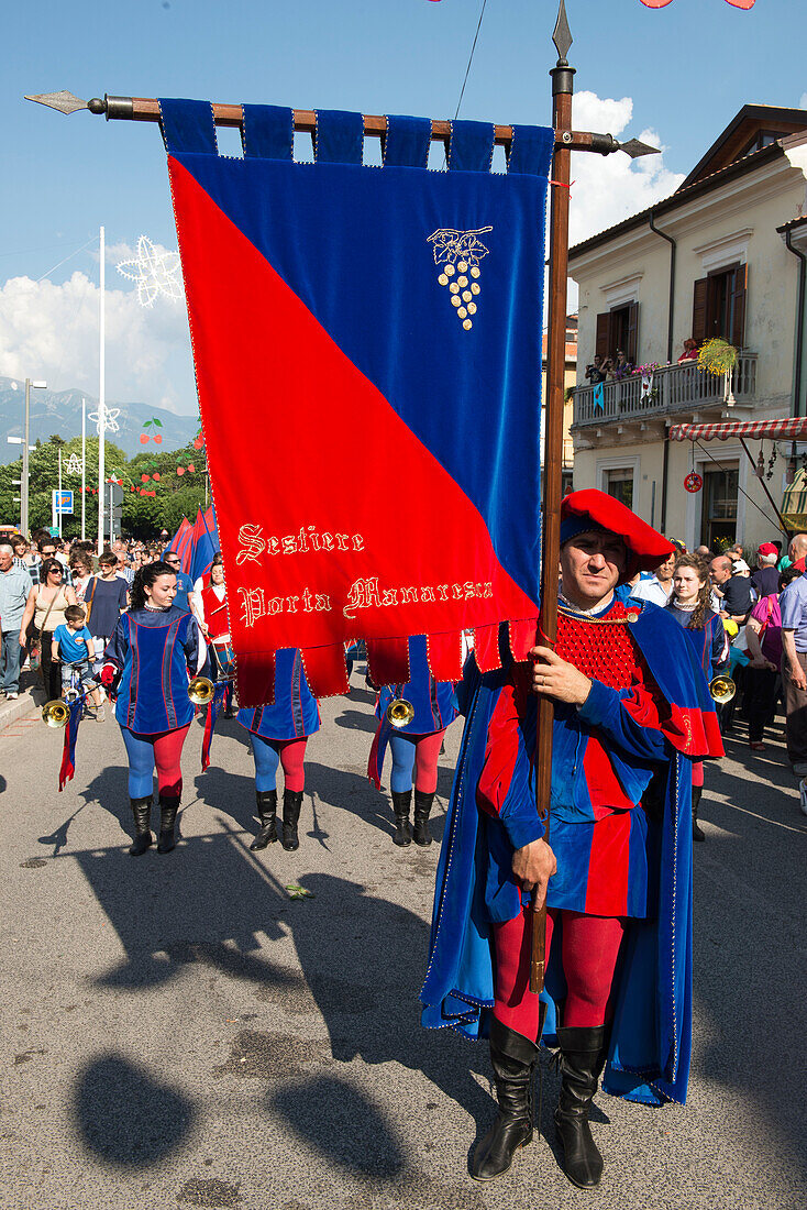 The parade at the cherry festival in Raiano