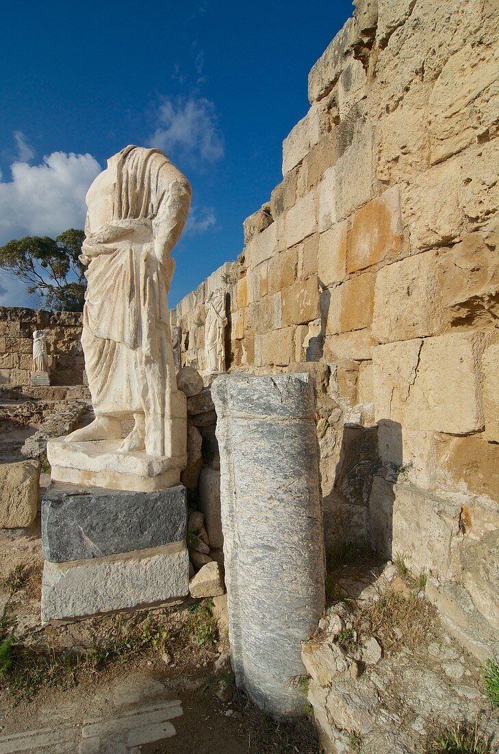 Salamis, Roman ruins near Famagusta,  headless statue in the former gymnasium, Gazimagusa, Nord-Zypern