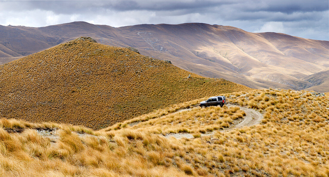 Dramatische Allradtrasse in den Bergen der Hawkdun Range, Otago, Südinsel, Neuseeland