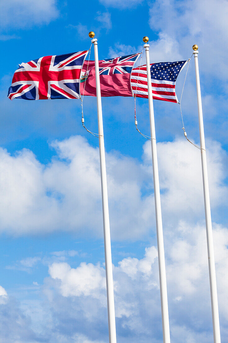 Flaggen von links nch rechts, Großbritannien, Bermuda, USA, St. George, Insel Bermuda, Großbritannien