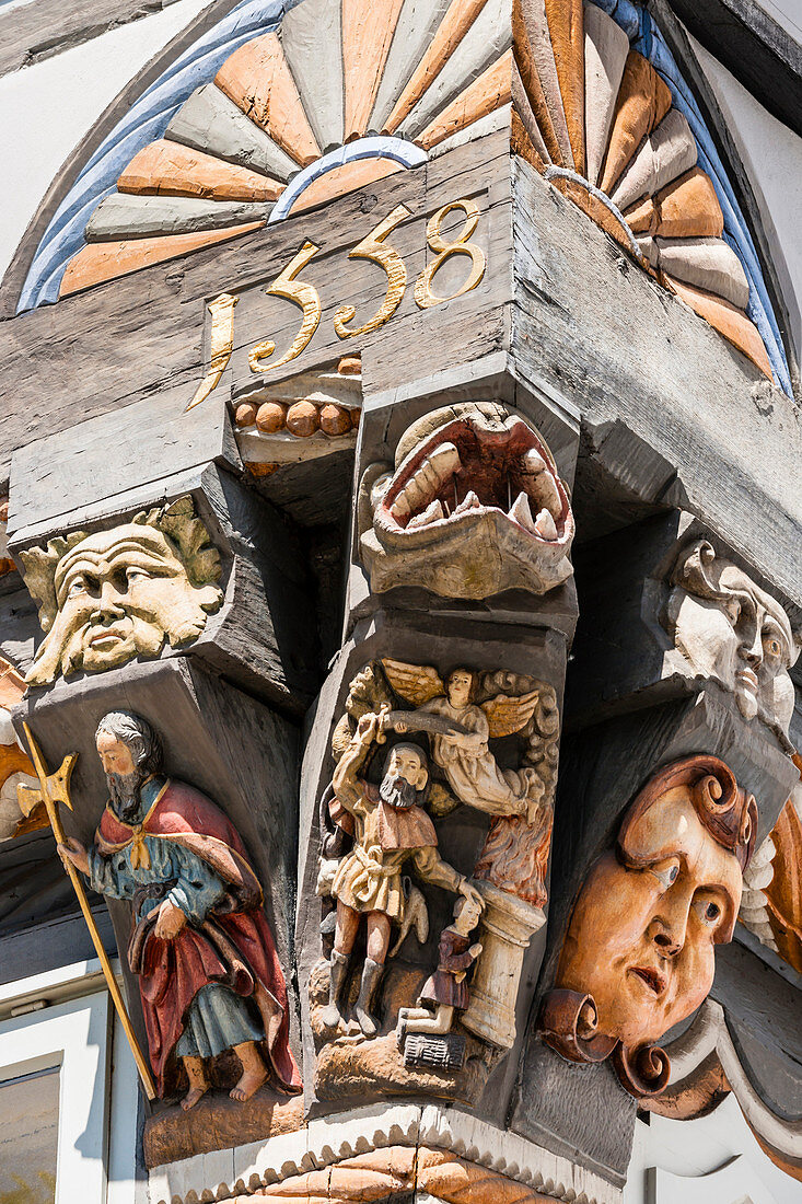Woodcarving in the half-timbered facade Stiftsherrenhaus, Hamelin, Weserbergland, Lower Saxony, Germany