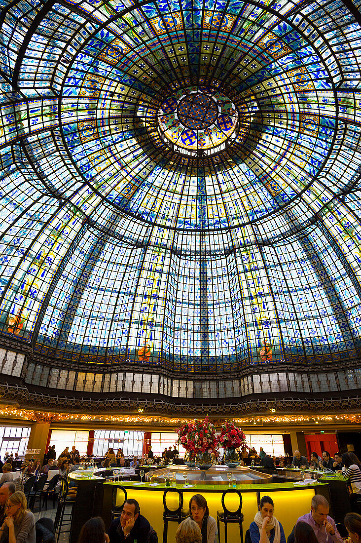 Restaurant mit Jugendstilkuppel, Warenhaus Printemps, Paris, Île-de-France, Frankreich