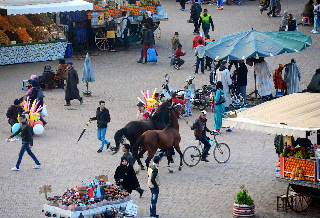 auf dem Place Jemaa el-Fna, Marrakesch, Süd-Marokko