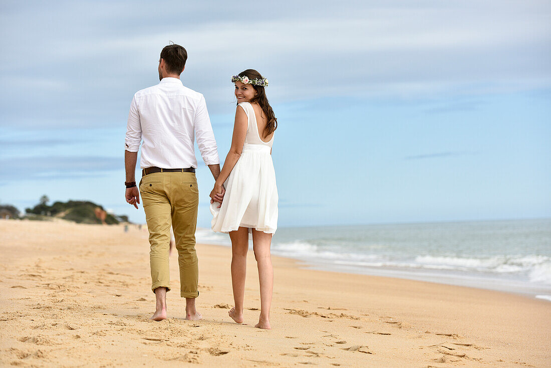 Brautpaar bei Hochzeit am Strand von Vale do Lobo, Algarve, Portugal