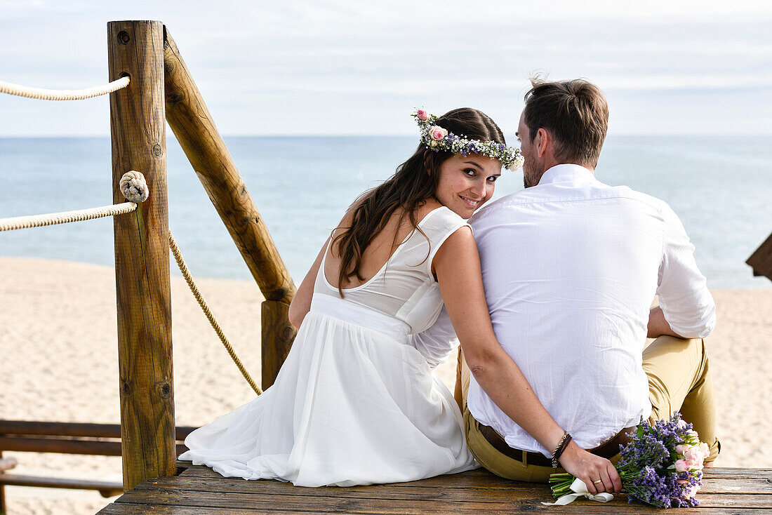 Brautpaar bei Hochzeit am Strand von Vale do Lobo, Algarve, Portugal