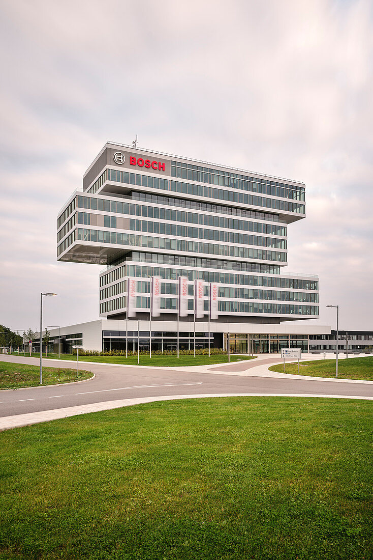 main building of research campus of BOSCH company, SFP Architects, Renningen, Baden-Wuerttemberg, Germany