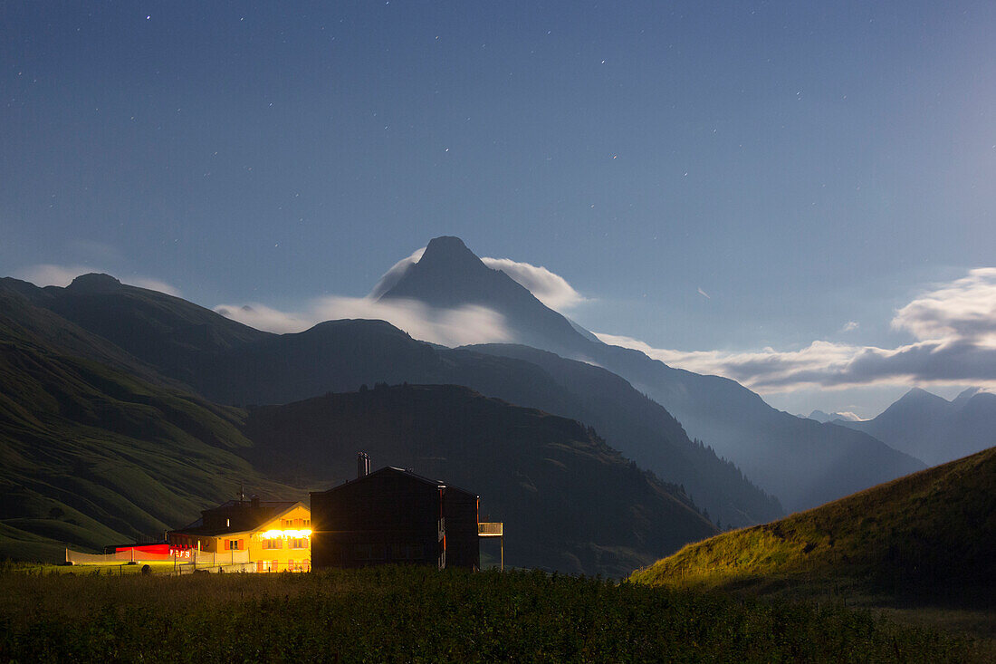 Hotel Adler im Mondlicht, Biberkopf, Hochtannbergpass, Vorarlberg, Österreich