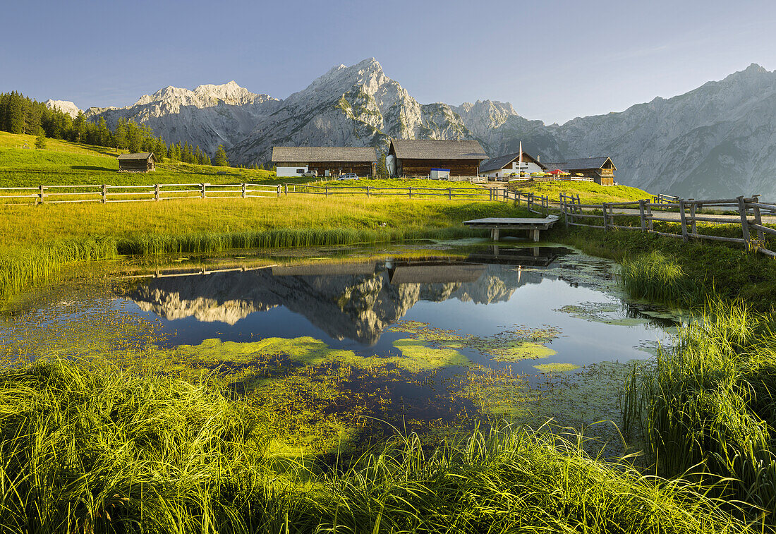 Teich auf der Walder Alm, Huderbankspitze, Karwendel, Tirol, Österreich