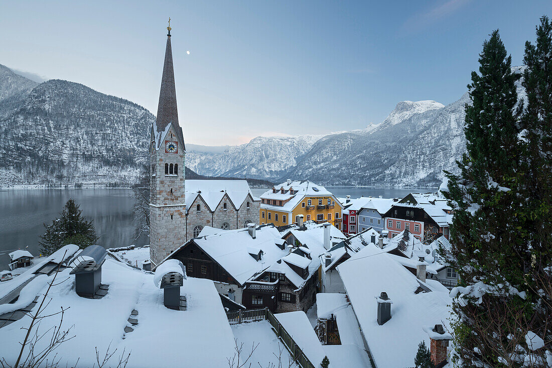 winterliches Hallstatt, Hallstätter See, … – License image – 71099641 ...