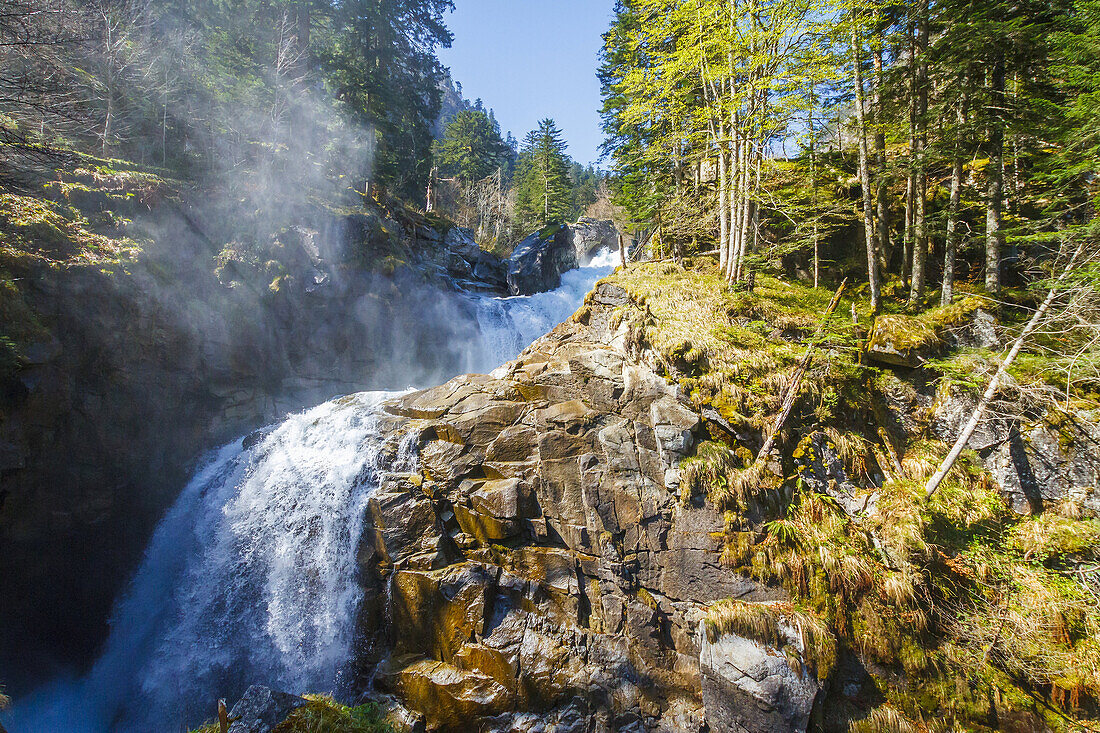 Waterfall. Pont d´Espagne.