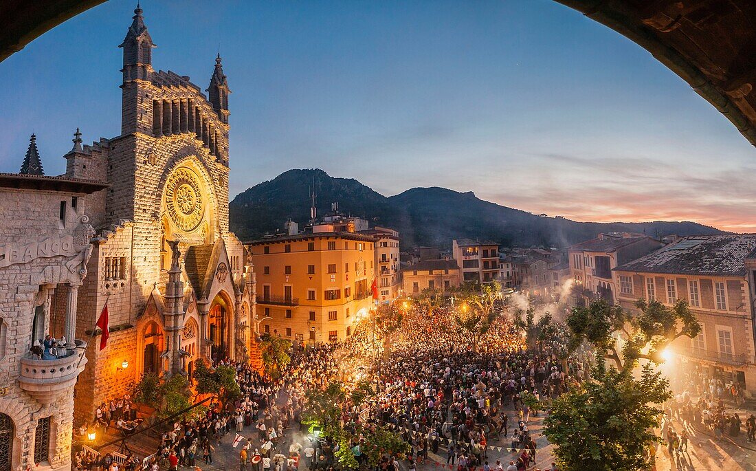 Moros y cristianos, 'Es Firó', Plaza De Sa Constitució, Soller, Sierra de Tramuntana, Mallorca, balearen, spanien, europa