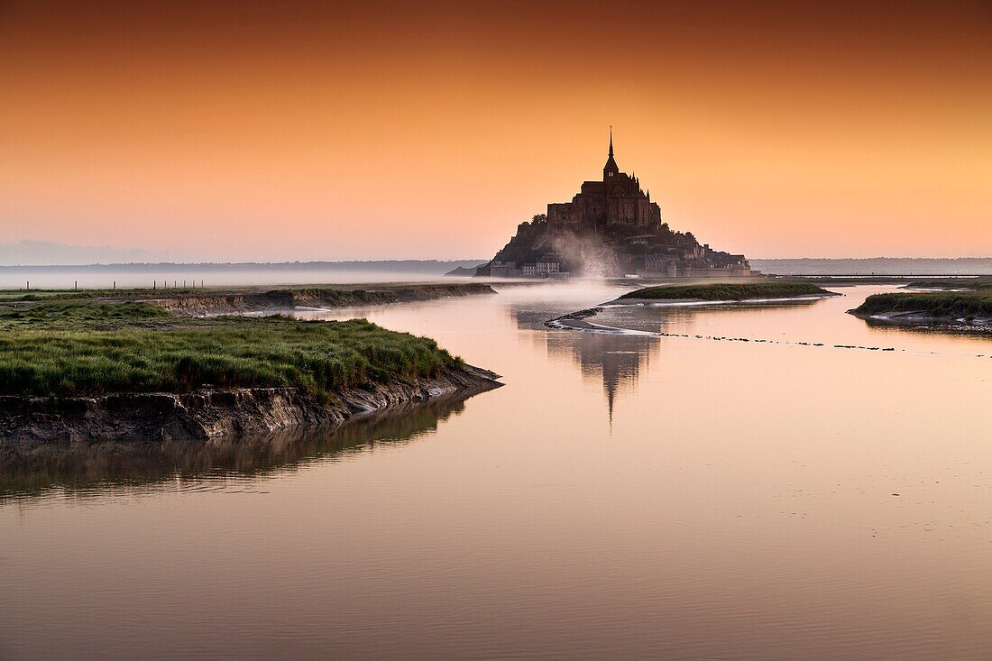 Couesnon river and Mont Saint-Michel Benedictine abbey, Lower Normandy, Manche, France, Europe
