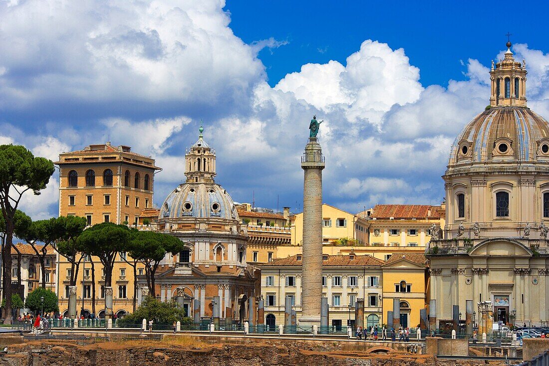 Trajan´s Forum, Foro di traiano, Santa Mar’a di Loreto Church, Roman Forum, Rome, Lazio, Italy, Europe.