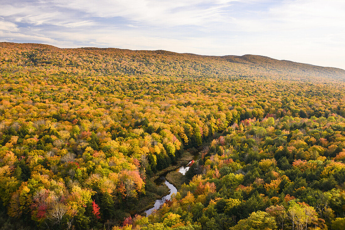 View of the Carp River running through the Porcupine Mountains State Park in northern Michigan´s Upper Peninsula.