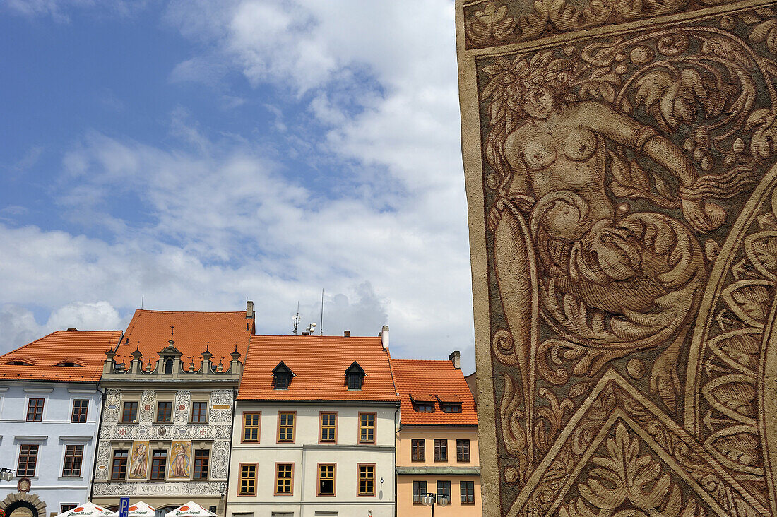 Wanddekoration eines alten Hauses auf dem Hauptplatz der Altstadt von Prachatice, Südböhmische Region, Tschechische Republik, Europa.