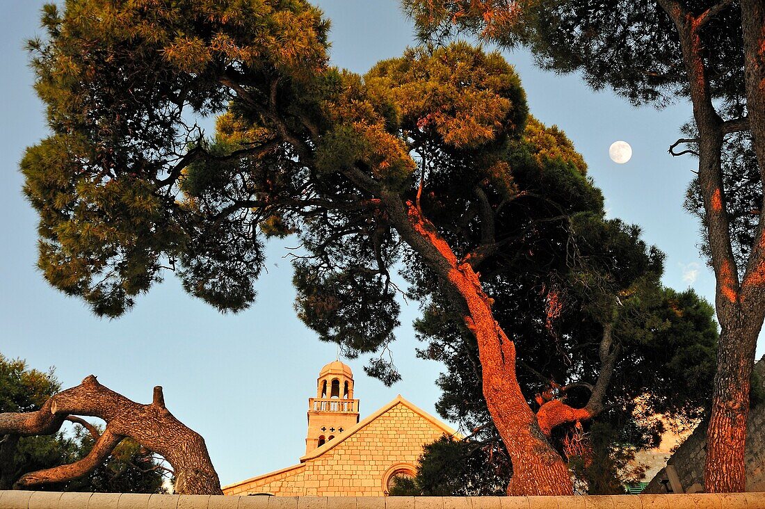 Franziskanerkloster und Kirche Unserer Lieben Frau von der Gnade, Stadt Hvar, Insel Hvar, Kroatien, Südosteuropa.